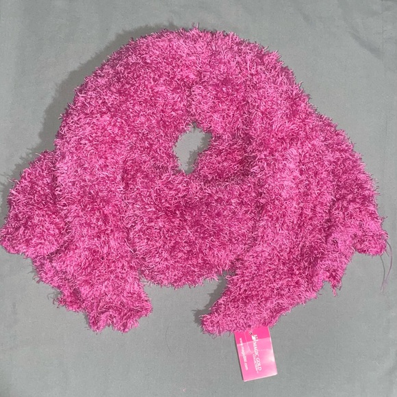 Shaggy Pink Scarf - Picture 4 of 5
